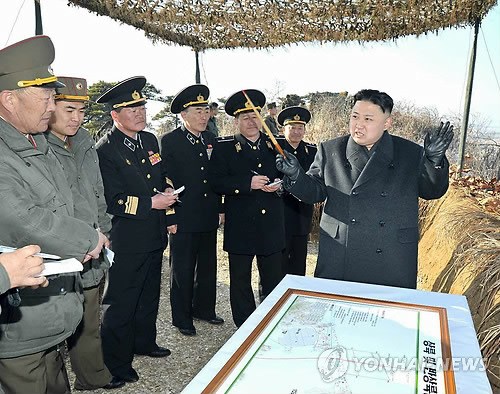 朝軍25日在東海元山一帶進行了大規模國家級聯合軍演，金正恩親自參觀了此次軍演。(韓聯社)
