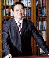 大拇指實業集團董事長 孫江榕
