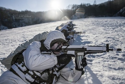 李明博卸下軍權 韓新總統或拉緊中美強硬對朝