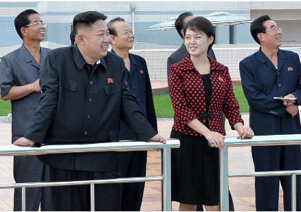 調查稱波點服裝在朝鮮最受歡迎女性效仿李雪主