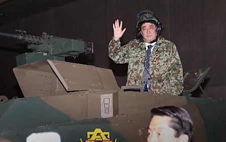 安倍“登戰車秀強硬”日緊鑼密鼓織“遏華網”