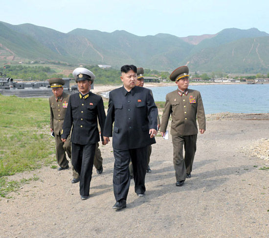 朝鮮《勞動新聞》5月27日公開朝鮮最高領導人金正恩視察朝鮮人民軍海軍第291部隊現場照。