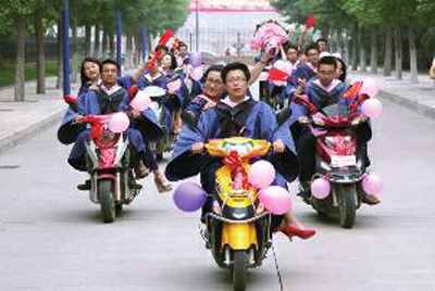 畢業了，結婚了(圖)