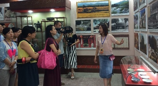 “清新福建”生態活動采訪團參觀訪問客家歷史博物館