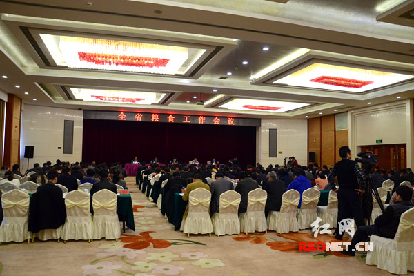 2月20日召開的湖南省糧食工作會(huì)議透露，初步統(tǒng)計(jì)，2013年全省糧油加工業(yè)總產(chǎn)值達(dá)到1139.2億元，比上年增加72.1億元。