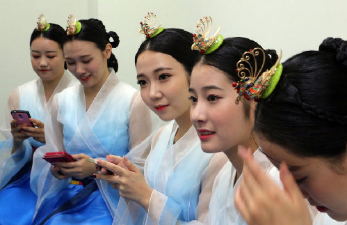 韓國亞運(yùn)會上的禮儀小姐