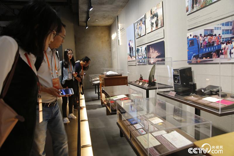 館內還珍藏著以袁庚為代表的招商局創業者們留下的諸多歷史印記。其中包括蛇口工業區從創辦到建設期間所涉及的許多文件、書信、照片資料、實物。