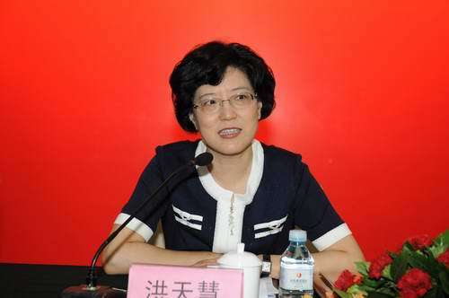 全國婦聯(lián)副主席、書記處書記洪天慧在開班儀式上致辭
