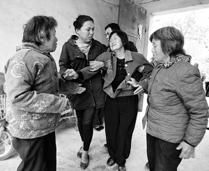 烈士母親堅強面對喪子之痛稱要讓好心人放心(圖)