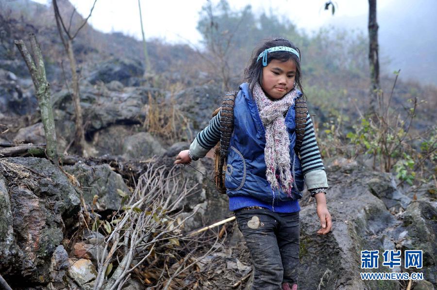 （中國網(wǎng)事·感動2013）（1）“最堅強留守女童”：9歲撐起一個家　