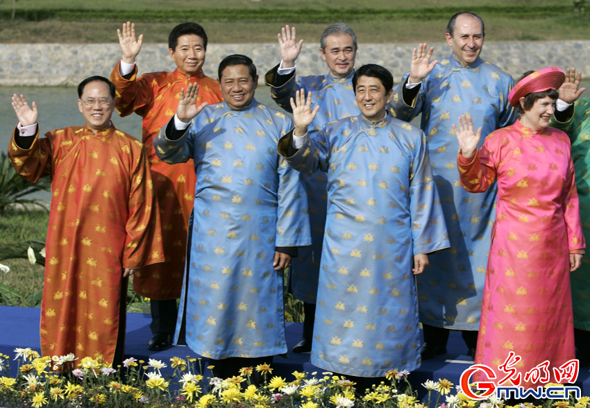 最炫民族風！盤點歷年APEC峰會領導人特色服裝秀