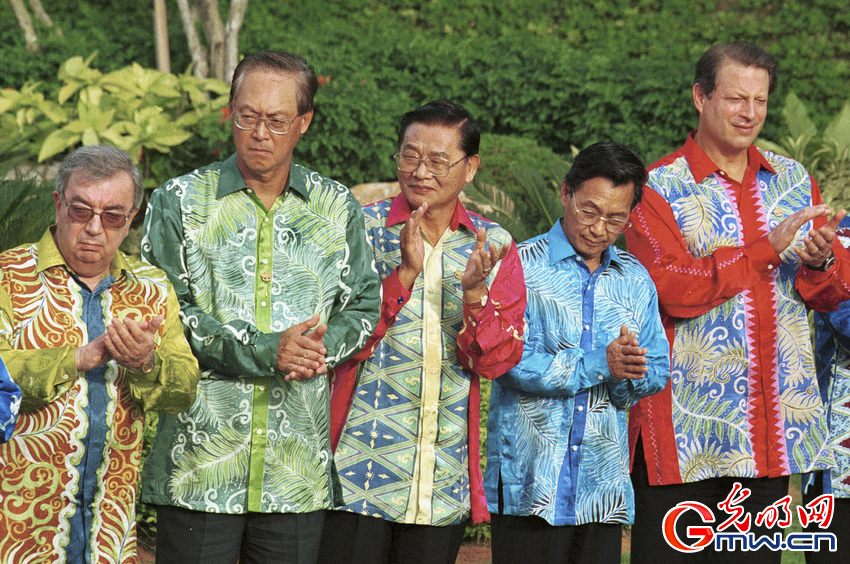 最炫民族風！盤點歷年APEC峰會領導人特色服裝秀