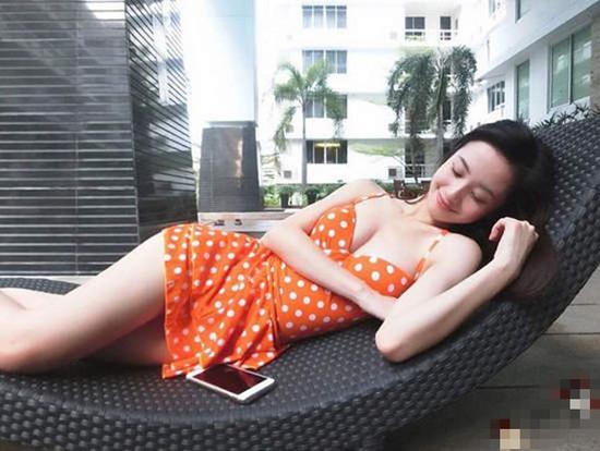 越南大學(xué)校花奶茶妹走紅 高顏值似Anglebaby